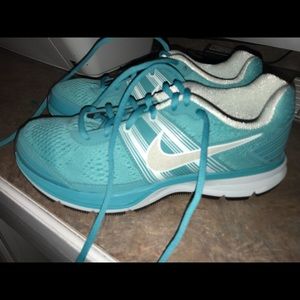 BRAND NEW Nike Tennis Shoes